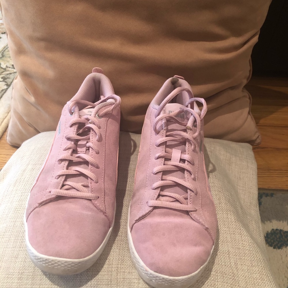 Puma size 10 pink suede low top sneakers